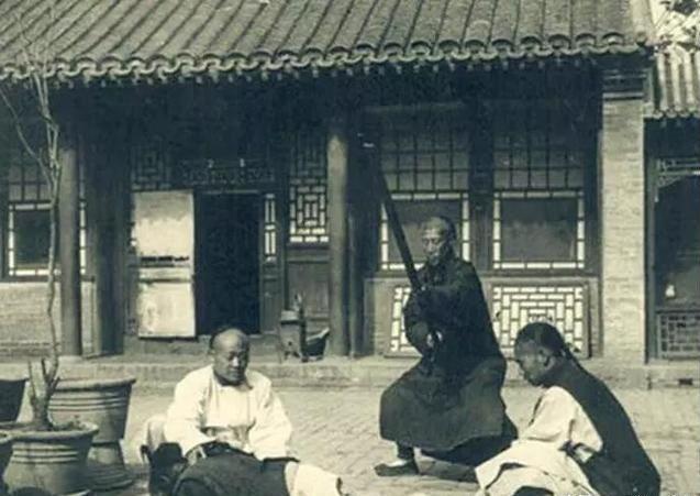 今天小编就来给大家看一些清朝时期的老照片,一起来看看当时社会背景
