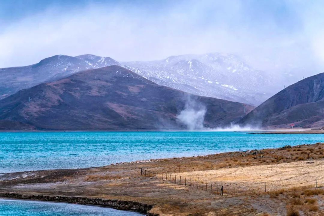 图源丨zol论坛 W公子 羊卓雍湖是一面变色湖,湖水颜色因天气和季节的