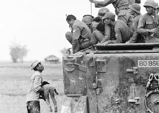 老照片里的越南战争，凄惨的平民，疲惫的士兵