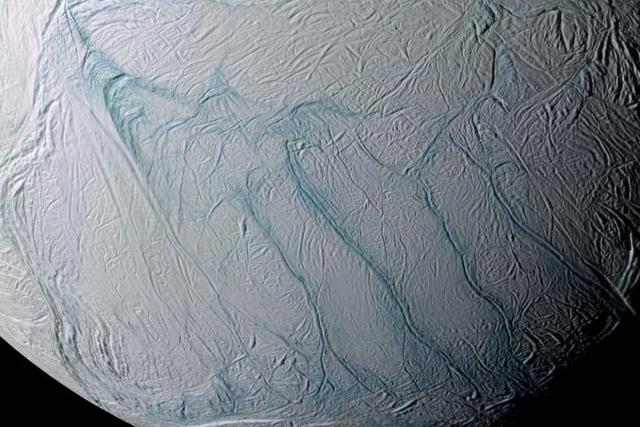 新研究揭示土卫二标志性“虎纹”裂缝的起源