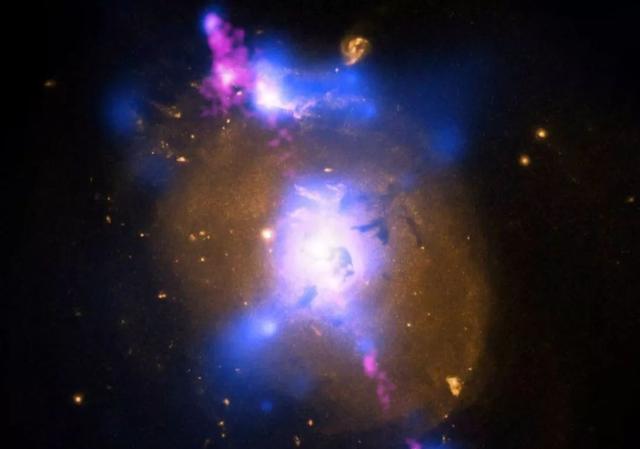 已知最亮的活动星系核，超过10万亿倍太阳光度