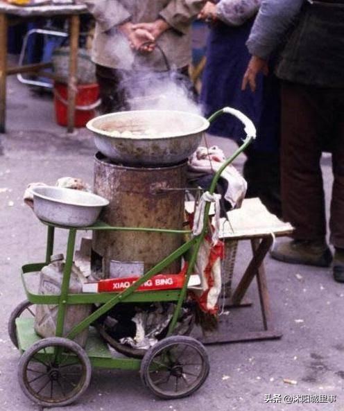 1983年中国珍贵历史老照片，矜持的男女关系，拉风的警察叔叔