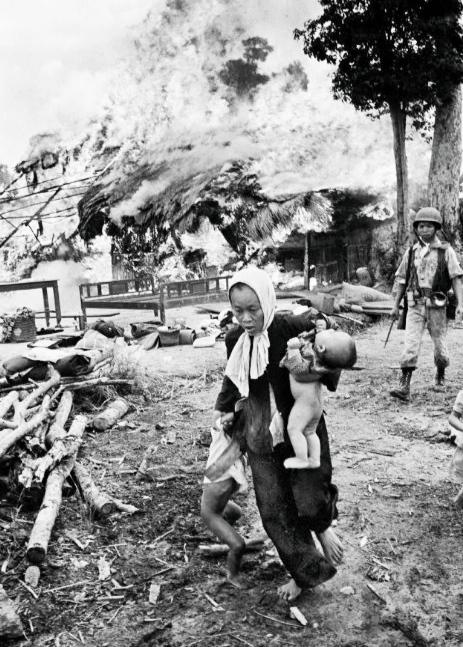 老照片里的越南战争，凄惨的平民，疲惫的士兵