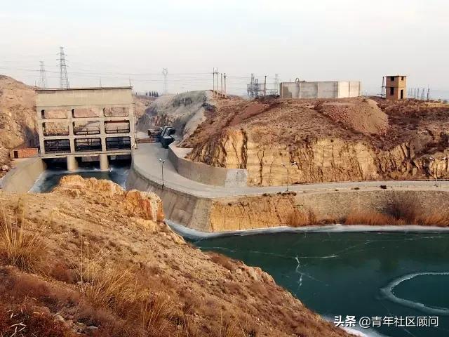 李白一首《将进酒》君不见黄河之水天上来、奔流到海不复还