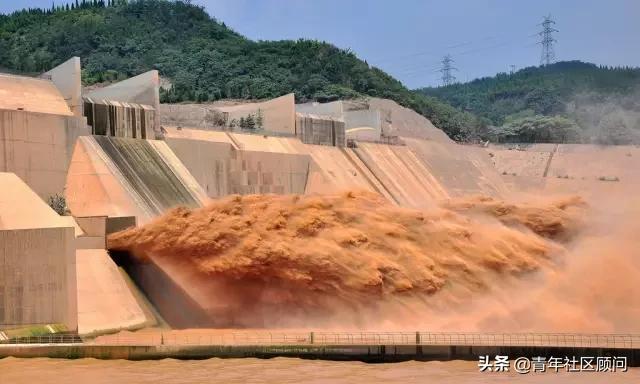 李白一首《将进酒》君不见黄河之水天上来、奔流到海不复还