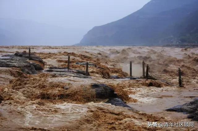 李白一首《将进酒》君不见黄河之水天上来、奔流到海不复还