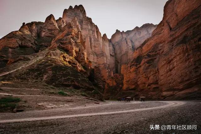 李白一首《将进酒》君不见黄河之水天上来、奔流到海不复还