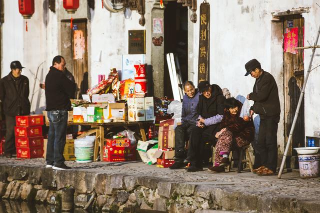 浙江一偏僻古老的村落，因综艺节目走红，依旧如被时光遗忘的画卷