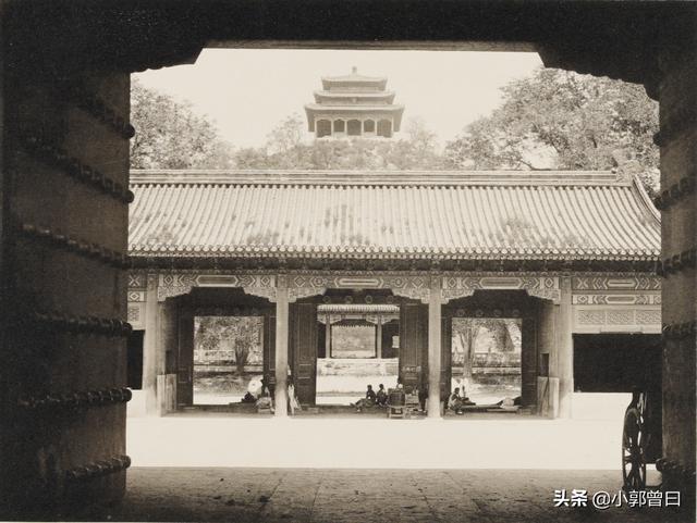 重新走进1901年的故宫：从杂草丛生的午门进入，参观空旷的三大殿