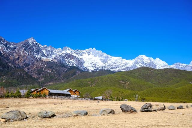 玉湖村，藏在玉龙雪山脚下的世外桃源，被誉为“玉龙山下第一村”