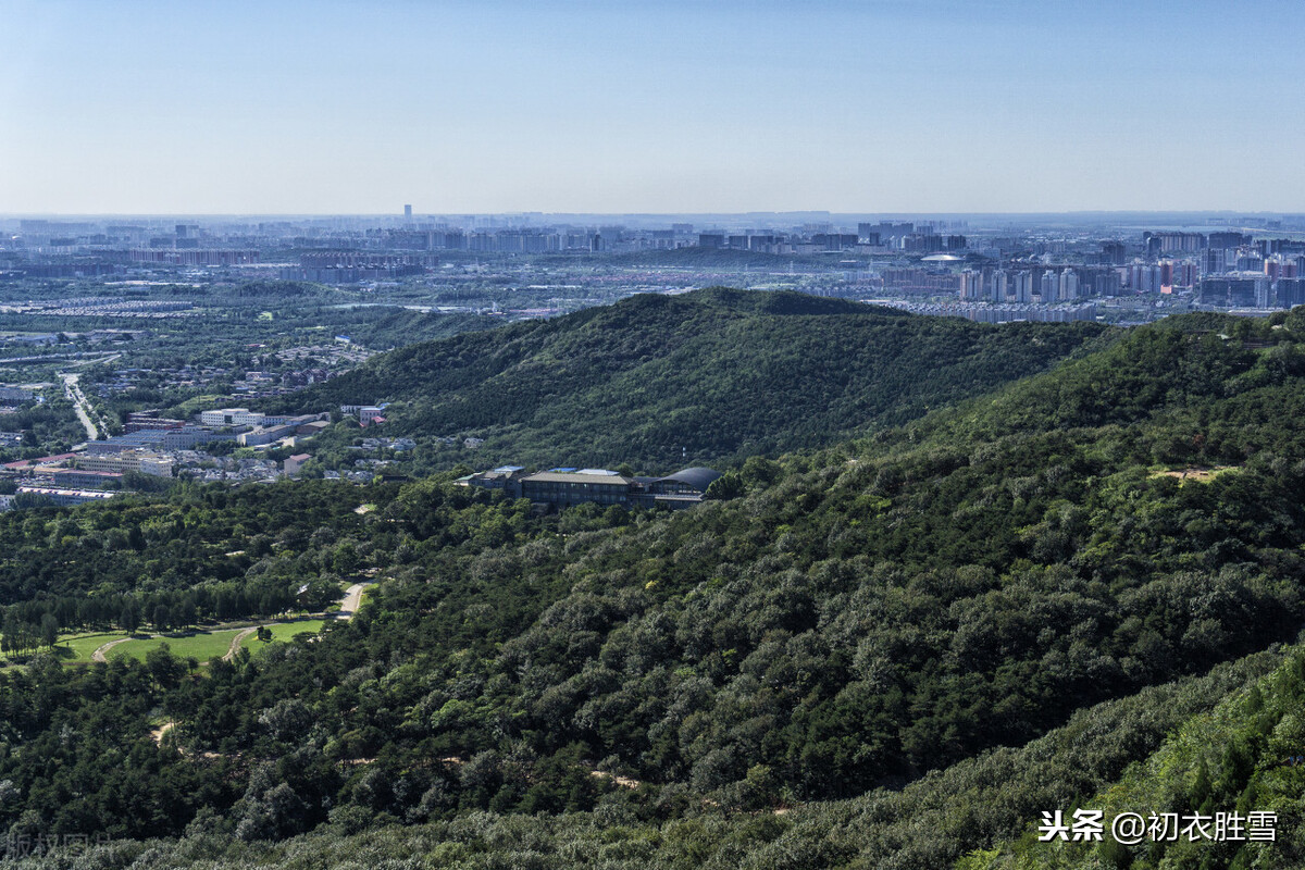 赏读纳兰性德的《题西山秋爽图》：清幽明快，禅意满满，峭然出尘