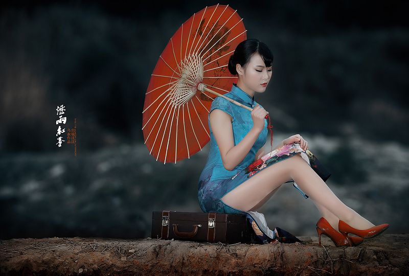 《烟雨红尘》旗袍美女摄影欣赏