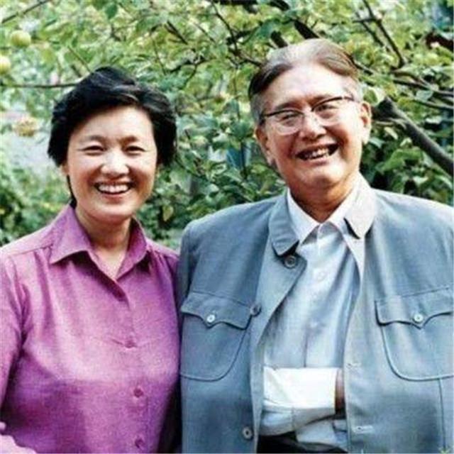 洪晃:我绝不要像我父亲那样死去