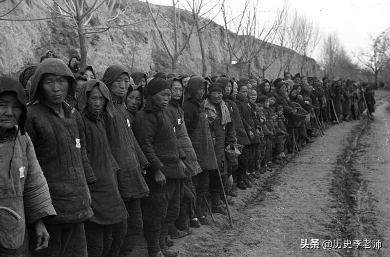 1942年河南大饥荒：数百万人饿死，蒋介石看到照片双腿都哆嗦