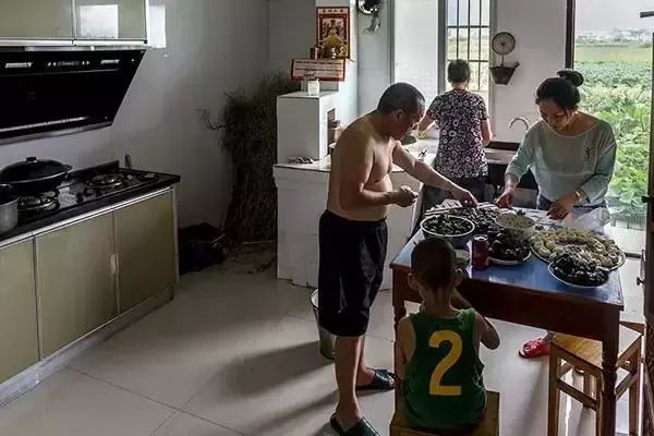 30年今昔对比，衣食住行，没有一处不在改变的