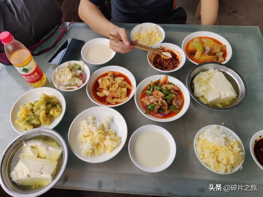 蜀国多仙山，峨眉邈难匹-山静云动，钟丽神秀峨眉山之旅