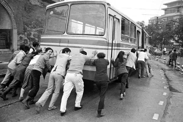 30年今昔对比，衣食住行，没有一处不在改变的