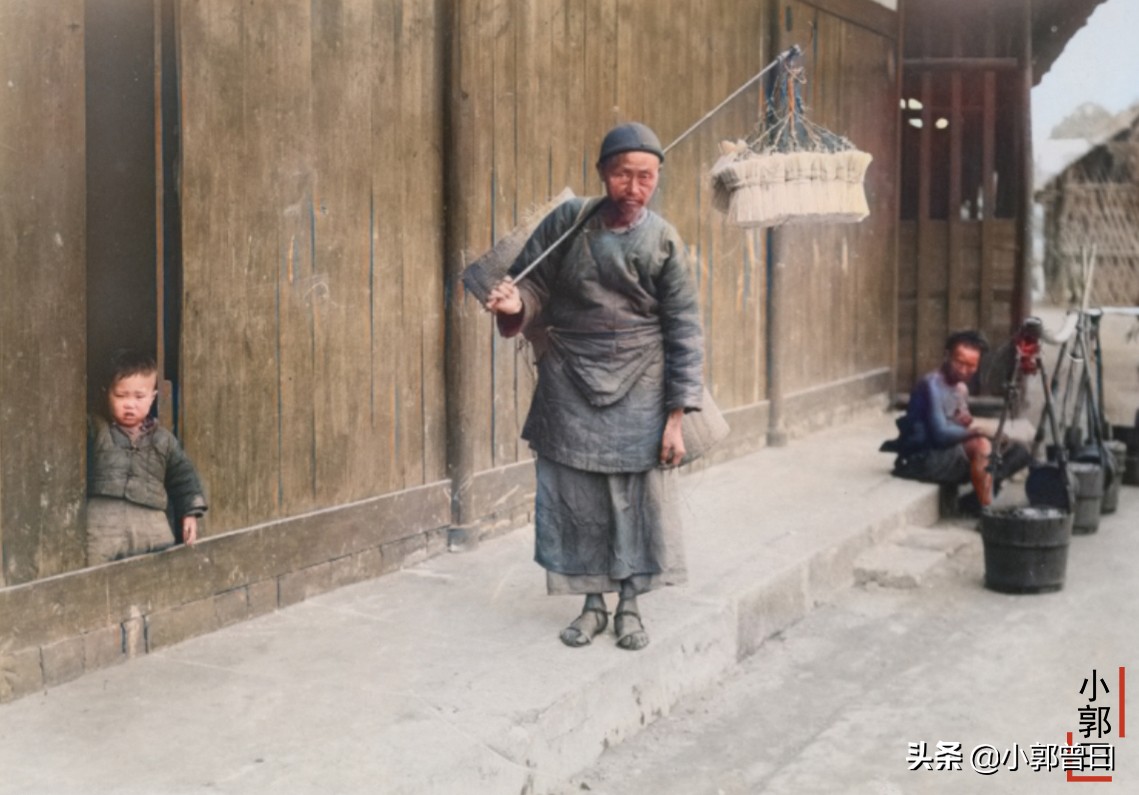 1926年镜头下的成都：古木参天的武侯祠，行乐游玩的望江楼