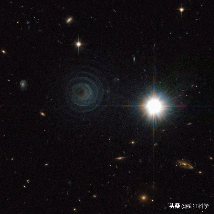 诺奖得主彭罗斯提出宇宙循环理论：这些奇怪的星系就是证据