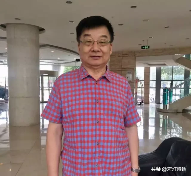 诗歌选读 | 黑龙江哈尔滨诗人叶延滨，我纯洁得像一根骨头