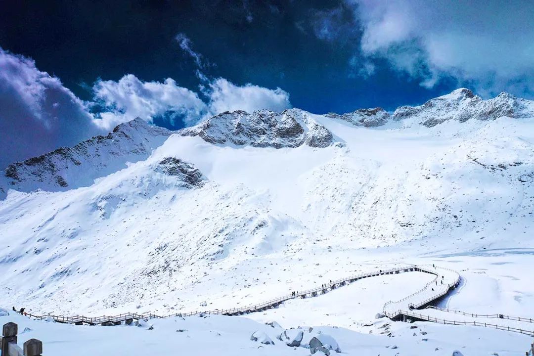 四川这座亿年冰川，比米堆冰川更近，比梅里雪山原始