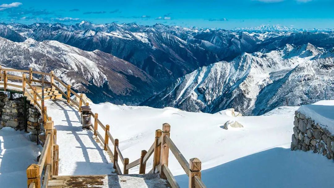 四川这座亿年冰川，比米堆冰川更近，比梅里雪山原始