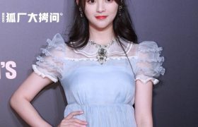 MiuMiu的“宠儿”杨超越气质太绝了！穿蓬蓬裙好贵气，超美