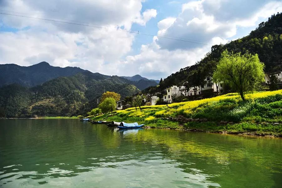 最适合小住几日的小城小镇，累了就出去走走，看山、看水、晒太阳