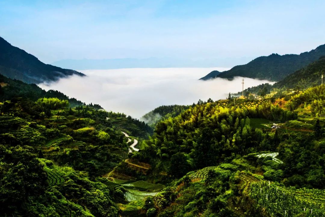 最适合小住几日的小城小镇，累了就出去走走，看山、看水、晒太阳