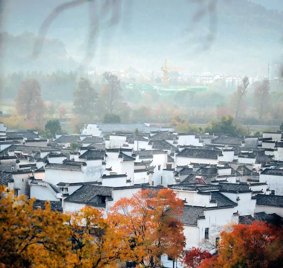 最适合小住几日的小城小镇，累了就出去走走，看山、看水、晒太阳