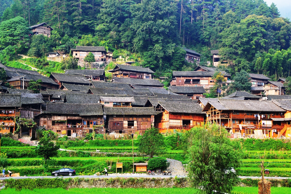 适合春季自驾的两条线路，沿途有花海梯田苗寨，堪称摄影胜地