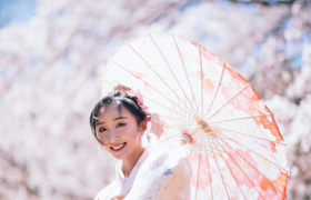 东瀛之花三月香，梨花海棠压枝芳，花露滴唇君子尝