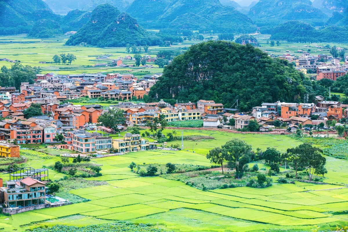 适合春季自驾的两条线路，沿途有花海梯田苗寨，堪称摄影胜地