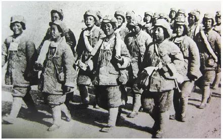 50年代“八千湘女上天山”，王震为什么要招收湖南女兵进疆戍边