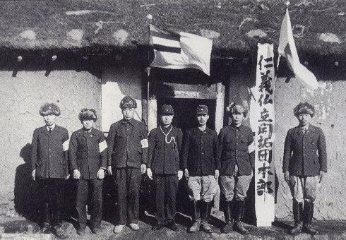 日本投降後,東北開拓團集體自殺,11萬女性嫁給中國人才活下來