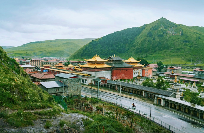 春季自驾指南｜这5条线路每到四五月份，一路风景美上天