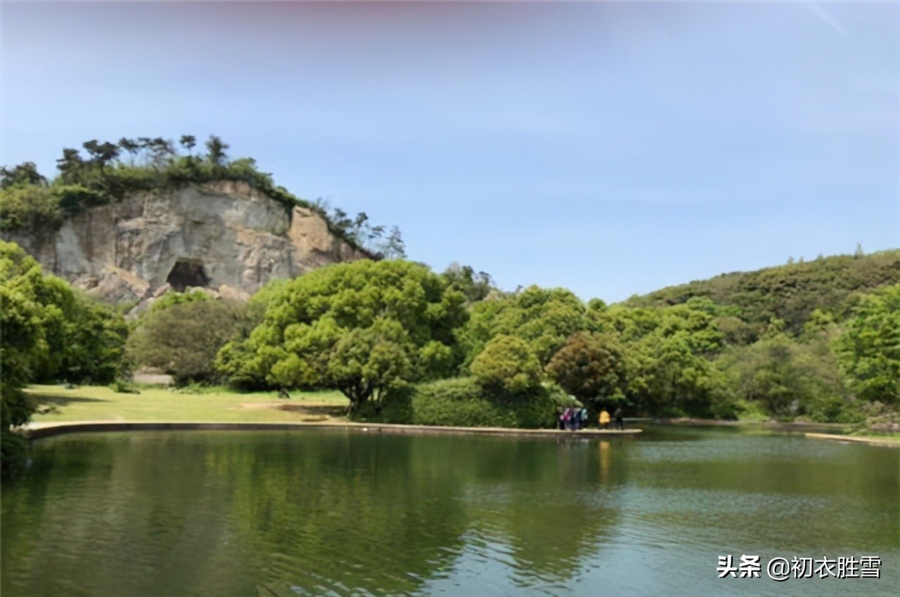 贺知章86岁回乡，儿童相见不相识，笑问客从何处来，深沉而达观