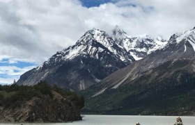 旅行川藏线，为何司机还愿意搭载路边穷游女？司机：比较有趣