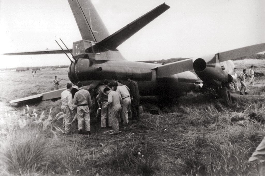 1965年，空军战士廉宝生发现自己身处台湾，对准头部开了一枪