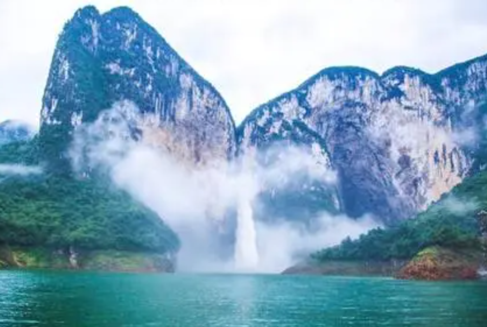 湖北小众的自驾胜地，地处建始县，被誉为湖北的香格里拉