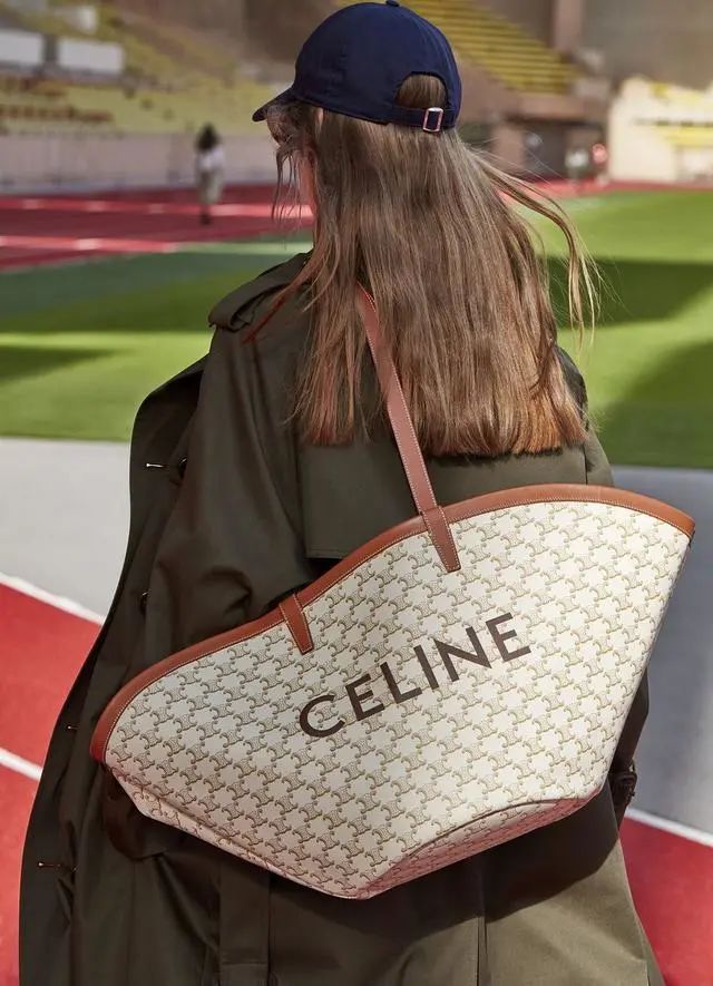 被BLACKPINK LISA带飞，重现商业奇迹的CELINE