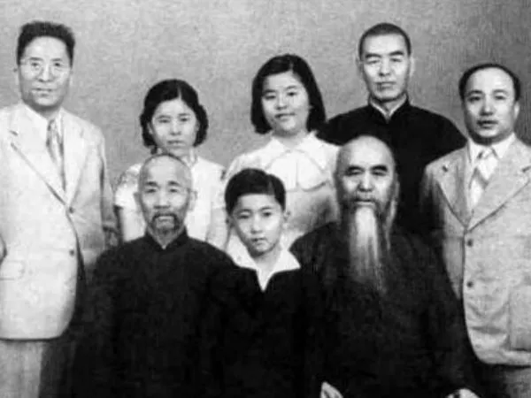 杨虎城遇害57年后，其孙子找到真凶，笑着对他说：祝你活到110岁