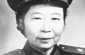 李贞：6岁成童养媳16岁结婚，1955年成女少将，遇上前夫有何反应