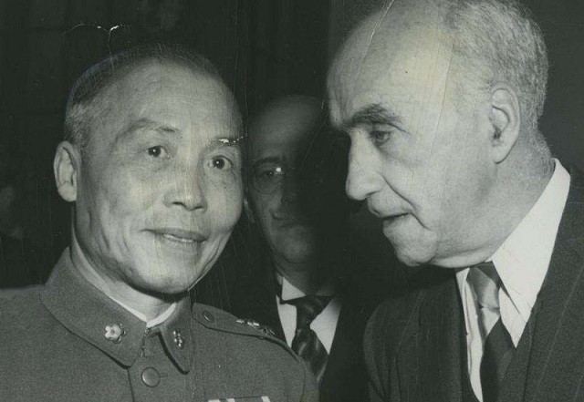 揭秘1949年蒋中正潜逃始末，以及当时中央为何没有拦截？