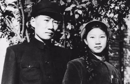 毛主席力劝儿媳改嫁，她生育四个儿女，还以长子的姓名纪念毛岸英