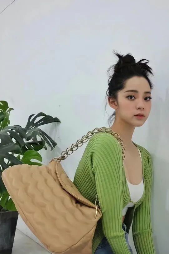 你也可以拥有Jennie同款针织衫的快乐