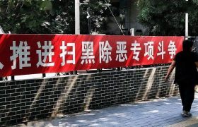 03年刘涌再审被判死刑，律师辩护失败，脸色铁青走出法院