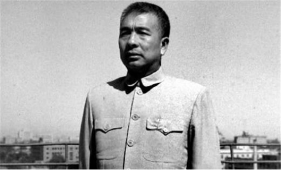 1955年，他没有被授军衔，待遇却超过元帅，官至正国级，终年61岁