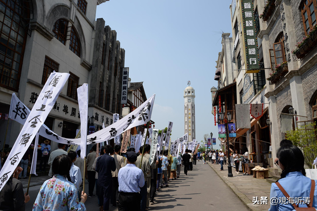 警官学校毕业的李季风，凭借写小说的技能越狱去抗日