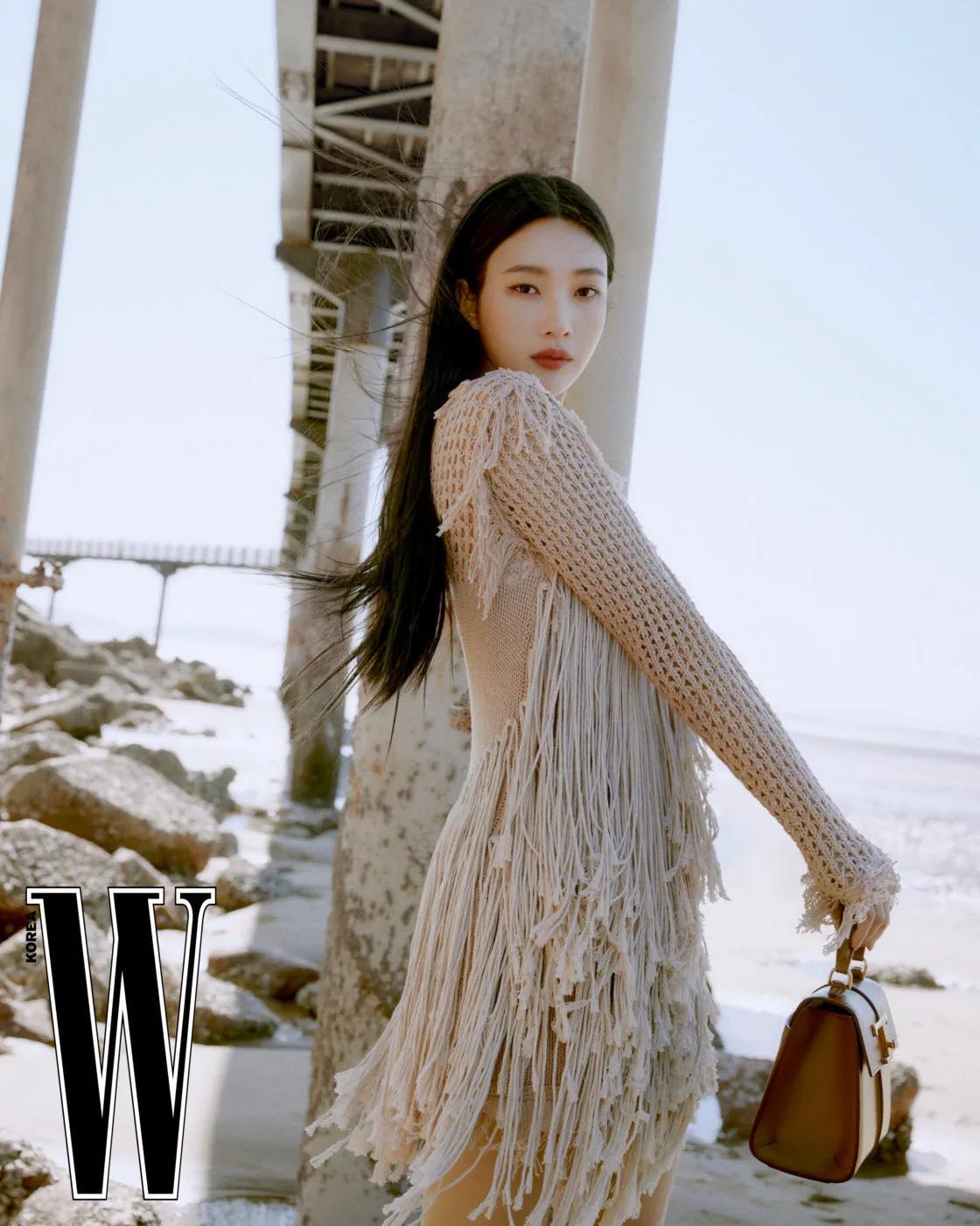 RedVelvet JOY朴秀荣 W Korea 画报，身穿Tod's ​​​服饰出镜 海边意式风情